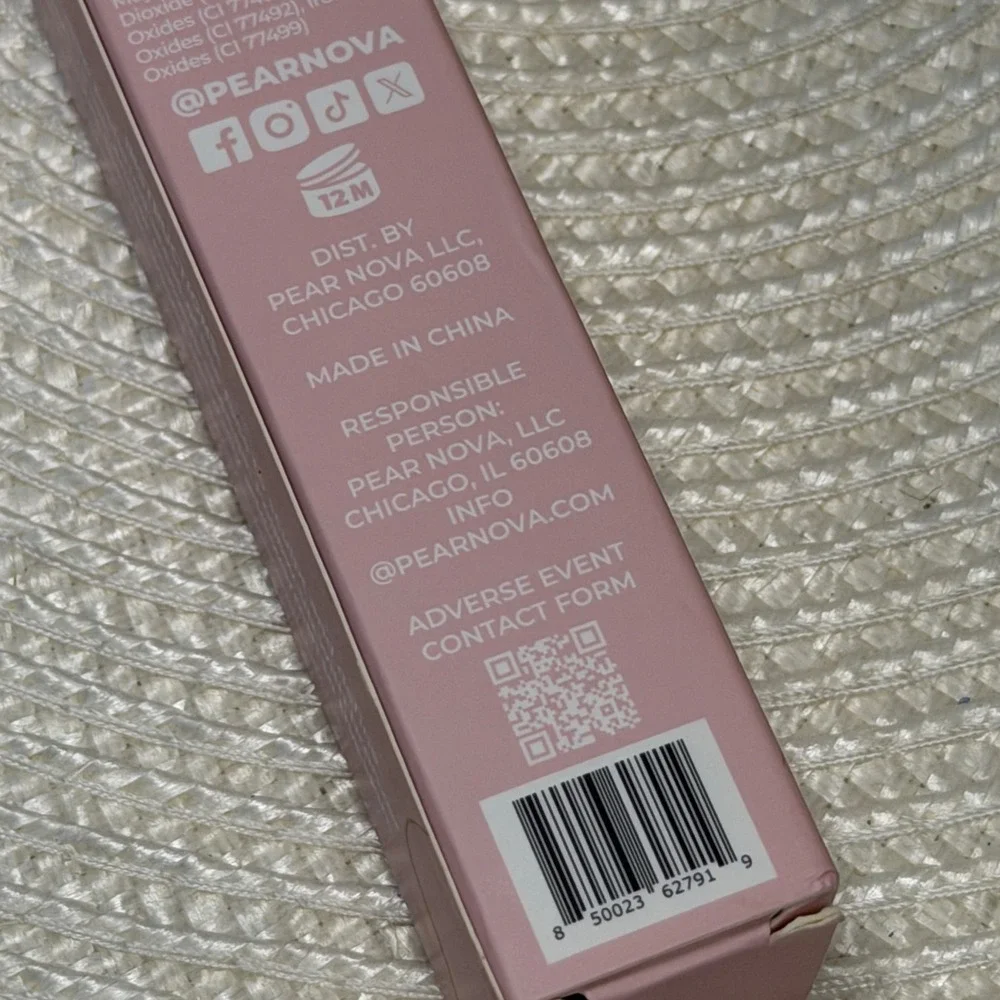 Pear Nova Bronzer and Contour Stick Light Shade 1.8g 0.06oz New in Box